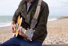 Hemp Guitar Strap - Handmade in Nepal from 100% Natural Fibres - Vegan friendly -  Made with hemp, pinatex and Nettle fabrics van Himal Natural Fibres