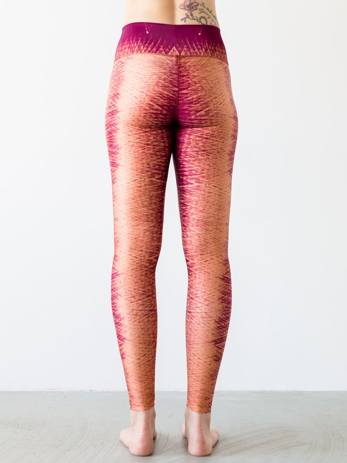 Yoga Leggings Winddrawings Red from Hoessee