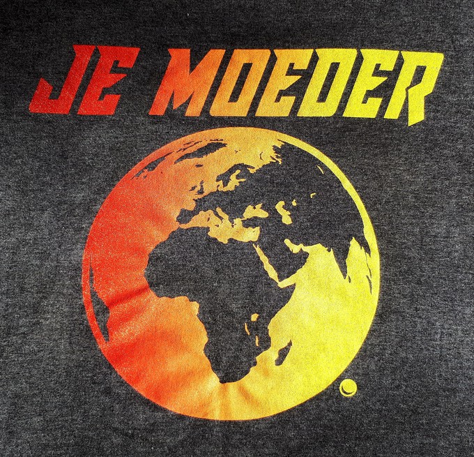 Shirt grijs (wijd/unisex) from Je Moeder