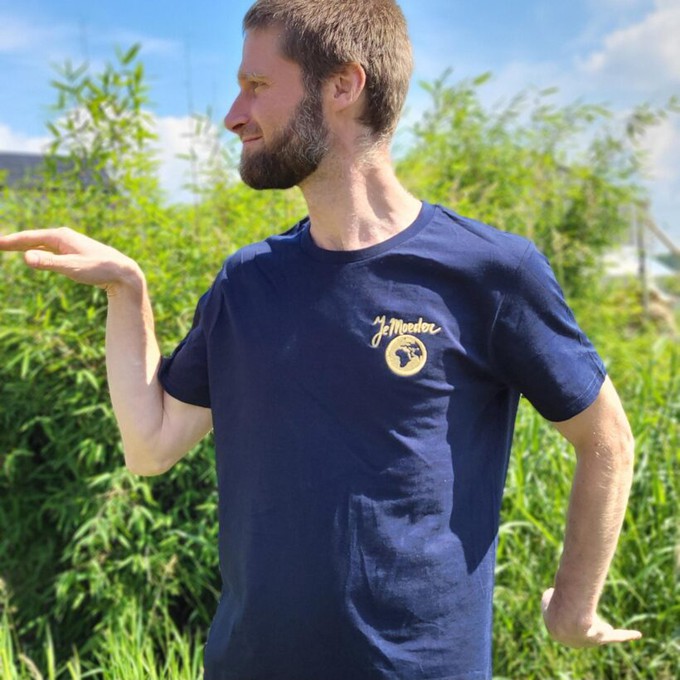 BIO -geborduurd- SPACEBLAUW (WIJD) from Je Moeder