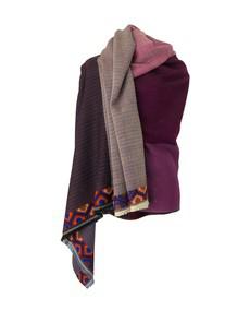 NEW! JULAHAS+ Light Wool Cape Fusion Plum van JULAHAS