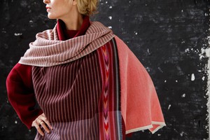 Light Wool Cape Fusion Red from JULAHAS