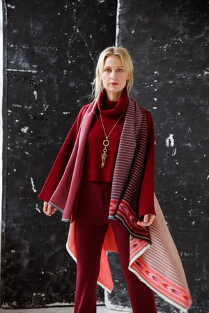 Light Wool Cape Fusion Red from JULAHAS