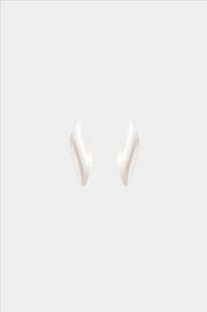 Swirling wind stud earrings silver | B-SELECTION via Julia Otilia