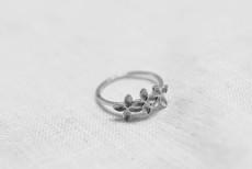 Floral mist ring silver via Julia Otilia