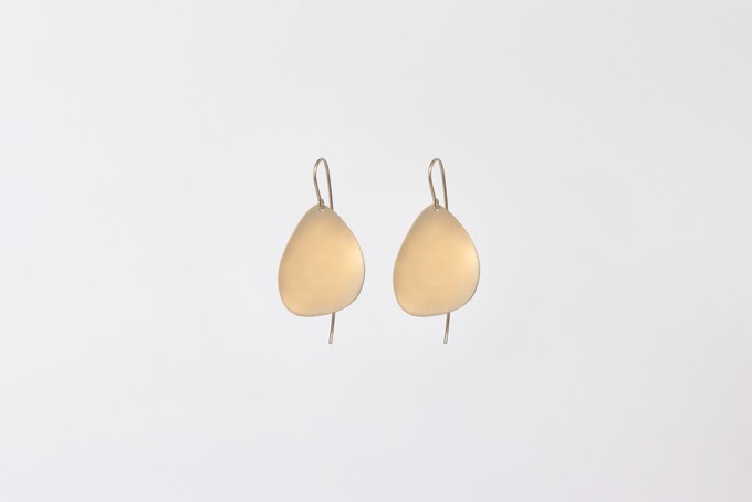 Singö | matte earrings gold plated from Julia Otilia