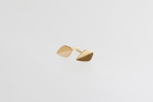 Mini leaf stud earrings gold plated | B-selection from Julia Otilia