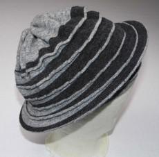 Nieuwe plooi 'hat' wol via Knits For Your Inspiration