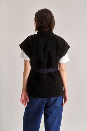 GEORGIE Reversible Recycled Fleece Gilet - Black from KOMODO