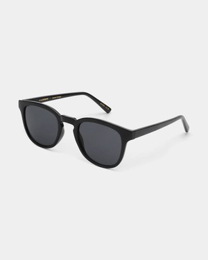 BATE - Black by A.Kjaerbede from KOMODO