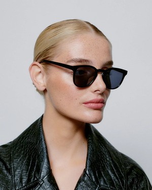 BATE - Black by A.Kjaerbede from KOMODO