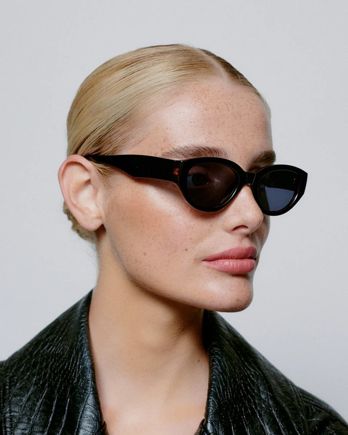 WINNIE - Black by A.Kjaerbede from KOMODO