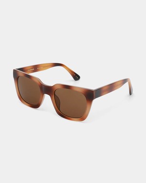 NANCY - Demi Brown by A.Kjaerbede from KOMODO