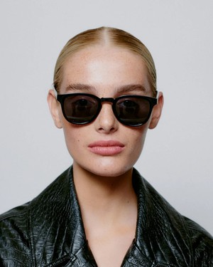 BATE - Black by A.Kjaerbede from KOMODO