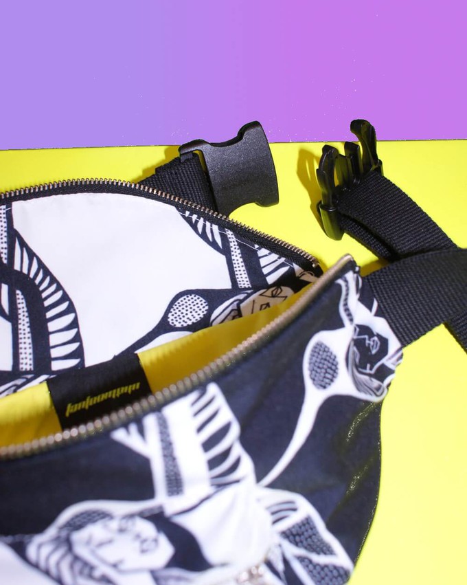 FANTOOMPIJN – fanny pack from logocomo