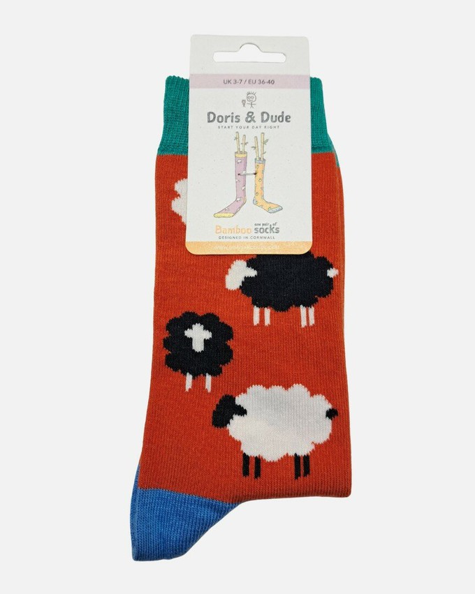 Doris & Dude bamboe damessokken met schapen rood from Lotika