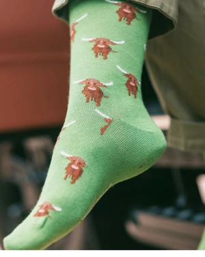 Swole Panda bamboesokken met Schotse hooglanders – groen from Lotika