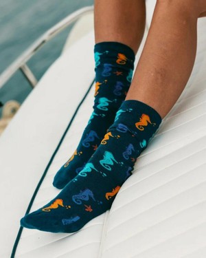 Swole Panda bamboesokken met zeepaardjes – blauw from Lotika