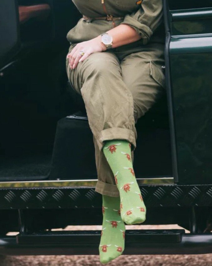 Swole Panda bamboesokken met Schotse hooglanders – groen from Lotika