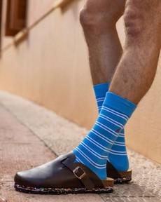 Swole Panda gestreepte bamboesokken lichtblauw via Lotika