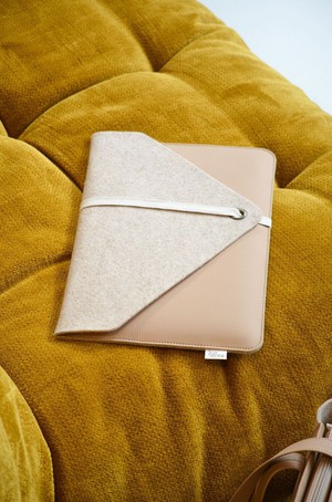 Duurzame laptophoes MARO - Beige Combi from MADE out of