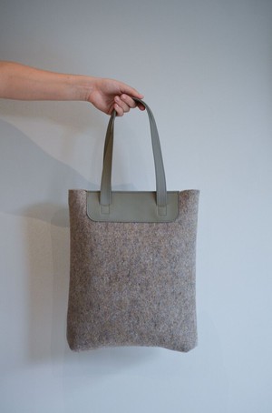 Duurzame vilten shopper LIN - Taupe from MADE out of