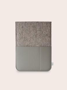 Duurzame Laptopsleeve SAM - Taupe combi via MADE out of