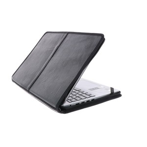 15,6 inch laptophoes van gerecyclede autoband - Fuerte from MoreThanHip