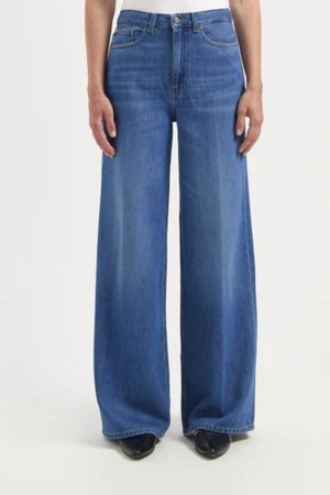 Sara High Loose Flow - Medium Vintage Stone from Mud Jeans