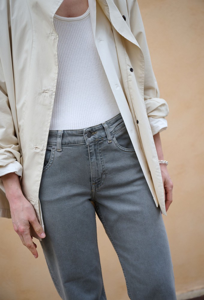 Carry Mid Straight - Faded Grey from Mud Jeans
