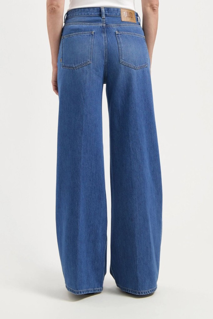 Sara High Loose Flow - Medium Vintage Stone from Mud Jeans