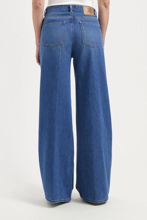 Sara High Loose Flow - Medium Vintage Stone from Mud Jeans