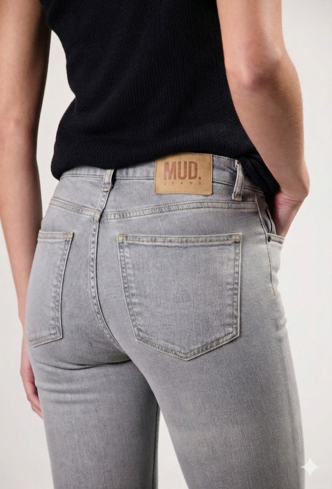 Carry Mid Straight - Faded Grey from Mud Jeans