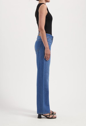 Jamie Mid Loose Flow - Medium Vintage Stone from Mud Jeans
