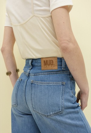 Sara High Loose Flow - Medium Vintage Stone from Mud Jeans