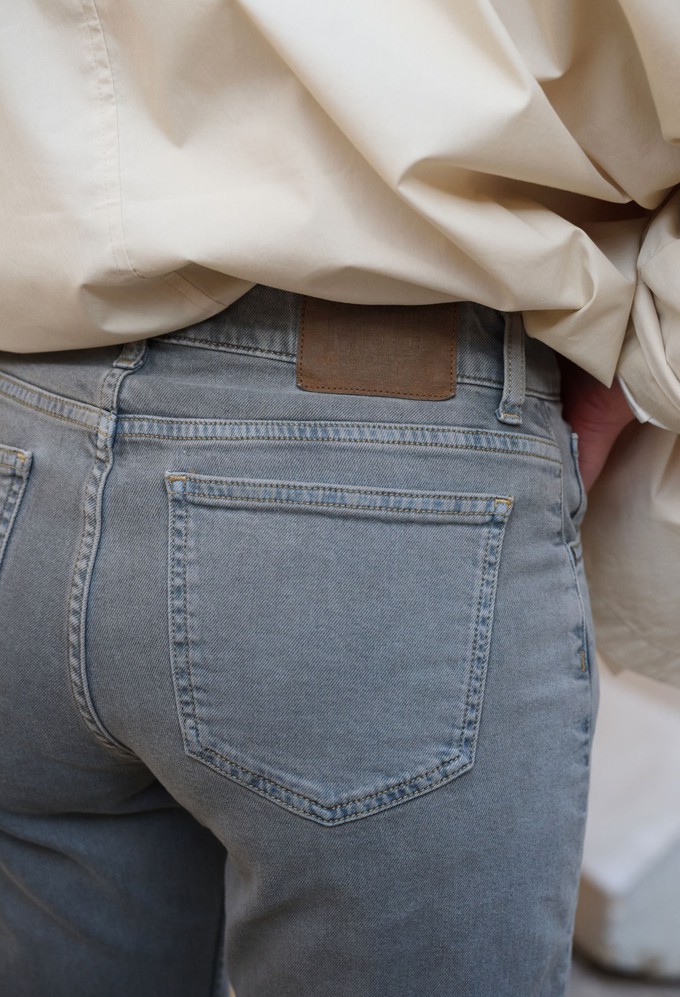 Carry Mid Straight - Faded Grey from Mud Jeans