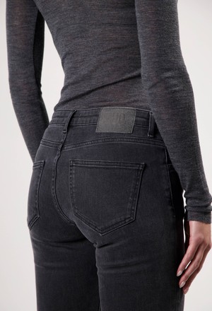 Faye Low Slim - Stone Black from Mud Jeans