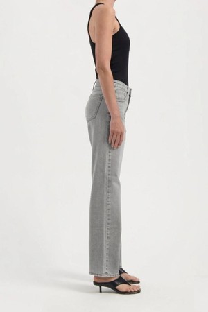 Carry Mid Straight - Faded Grey from Mud Jeans