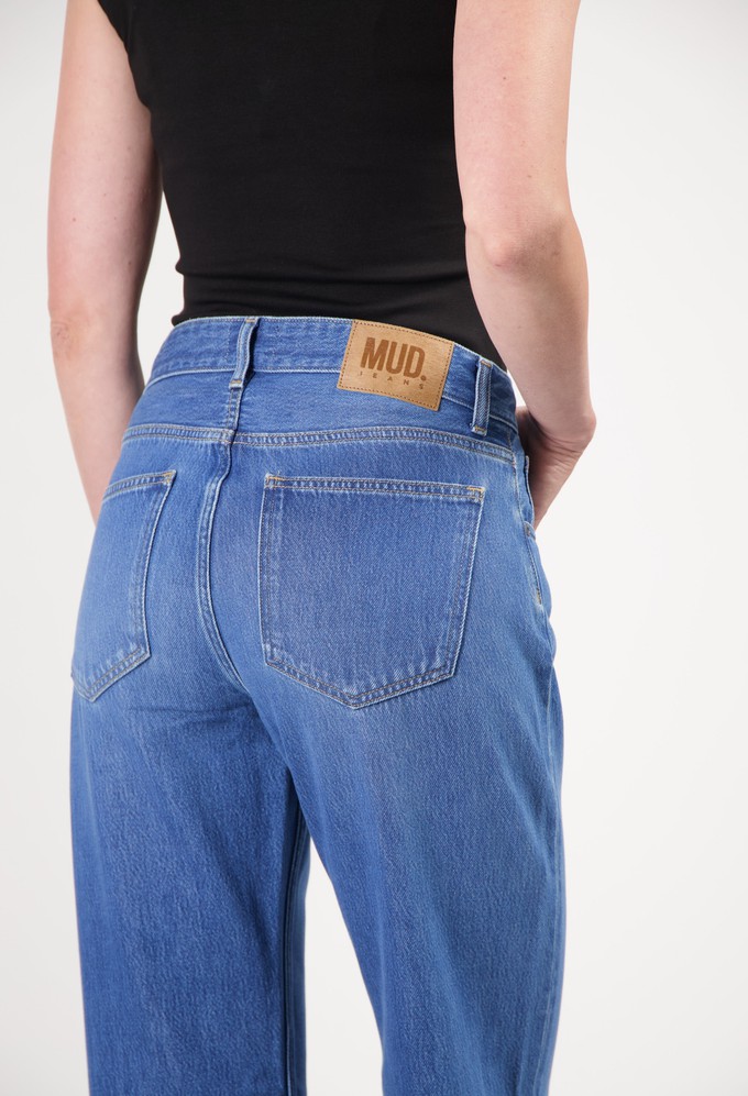 Jamie Mid Loose Flow - Medium Vintage Stone from Mud Jeans