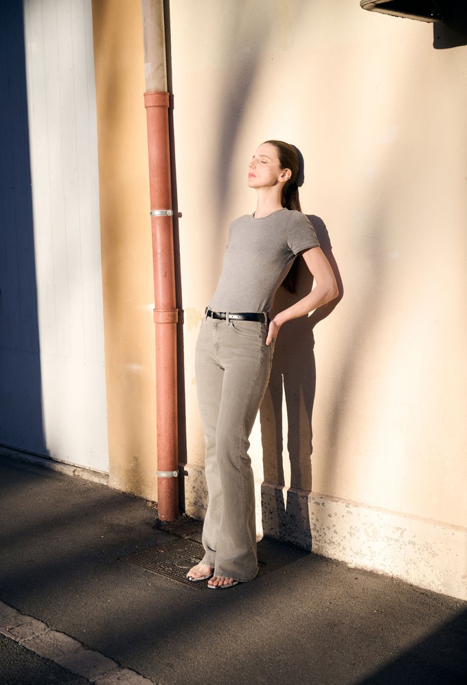 Isy High Flared - Faded Grey from Mud Jeans