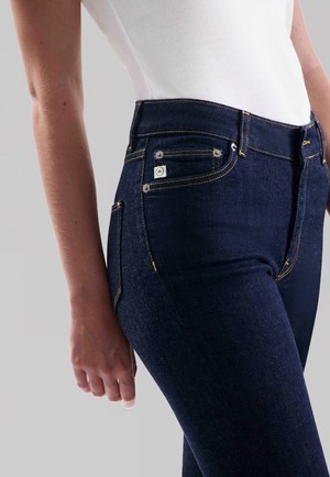 Regular Swan - Strong Blue from Mud Jeans