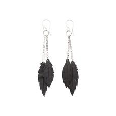 Dangle Feather Recycled Rubber Earrings van Paguro Upcycle