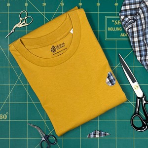 De Logo Re-Use | T-shirt Unisex | Ochre from PapajaRocks