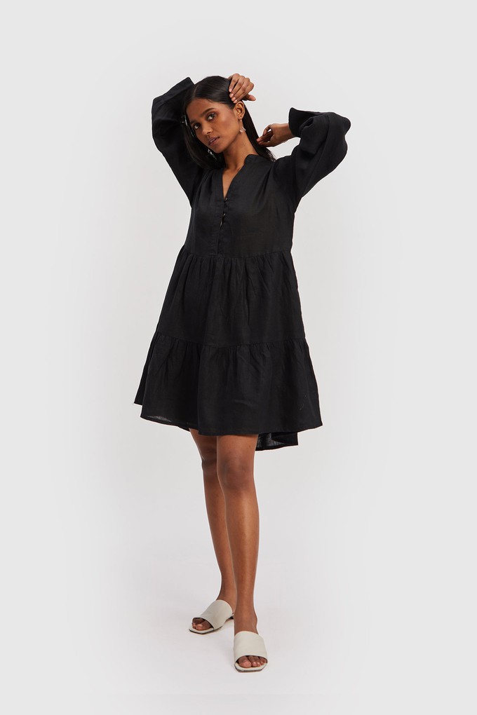 V-neck Tiered Dress in Black from Reistor