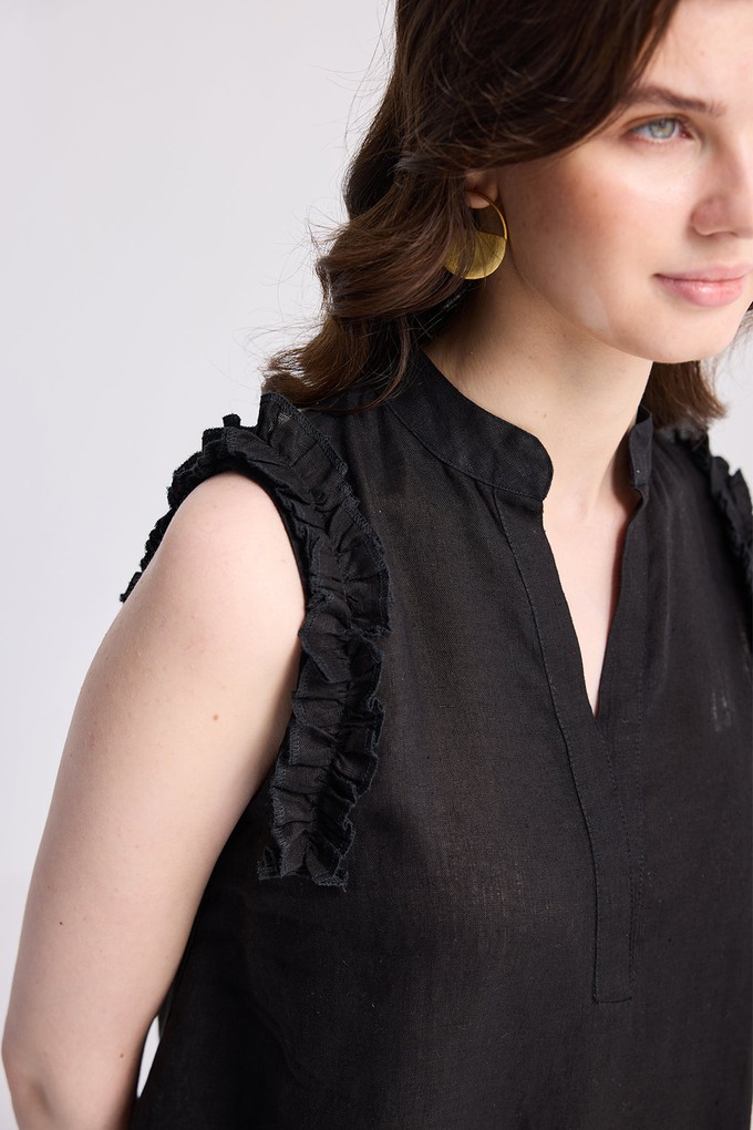 Sleeveless Hemp Top with Ruffles in Black from Reistor
