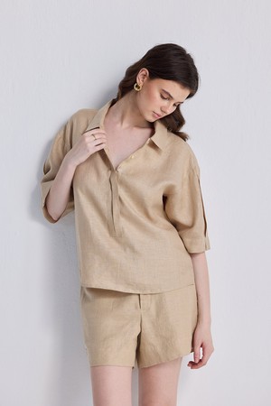 Oversized Flowy Shirt in Neutral Beige from Reistor