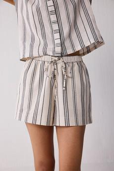 Regular Drawstring Shorts in Stripes via Reistor
