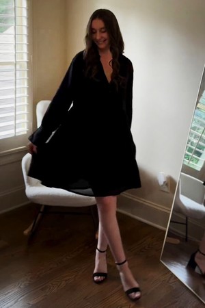 V-neck Tiered Dress in Black from Reistor