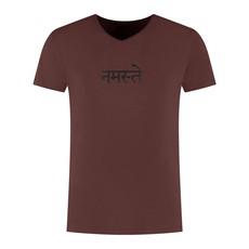 Yoga Tee Namaste – Marron via Renegade Guru