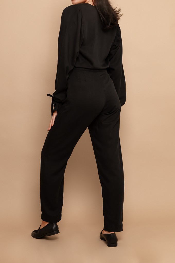 Nina Black Classic 100% Tencel Pantalon from Roses & Lilies